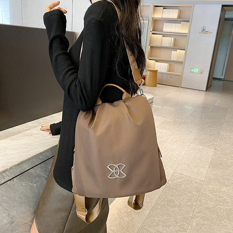 Celvera Tas Dames - Lichtgewicht Rugzak met Sierlijk Metalen Embleem en Contrast Bies | Casual