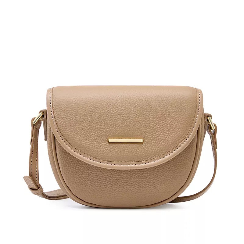 Celvera Tas Dames - Compacte Halfmaan Crossbody met Flap en Gouden Plaatje | Chic