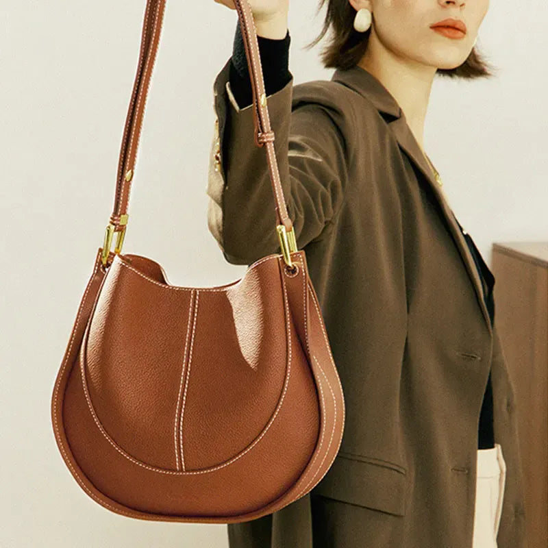 Celvera Tas Dames - Halfmaan Crossbody met Stiksels en Goud | Klassiek