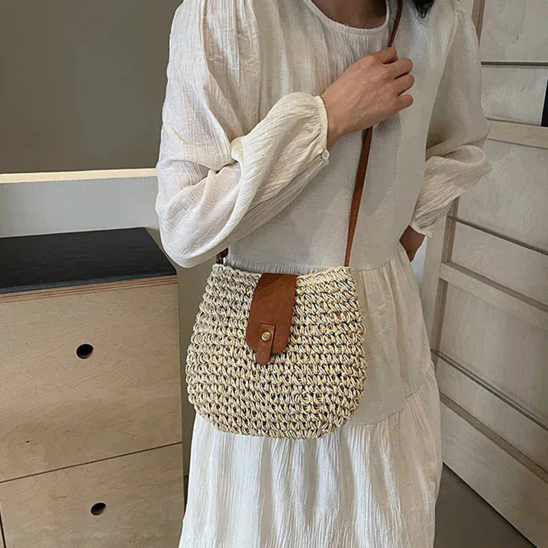 Celvera Tas Dames - Gevlochten Crossbody met Klep en Drukknoop | Zomer