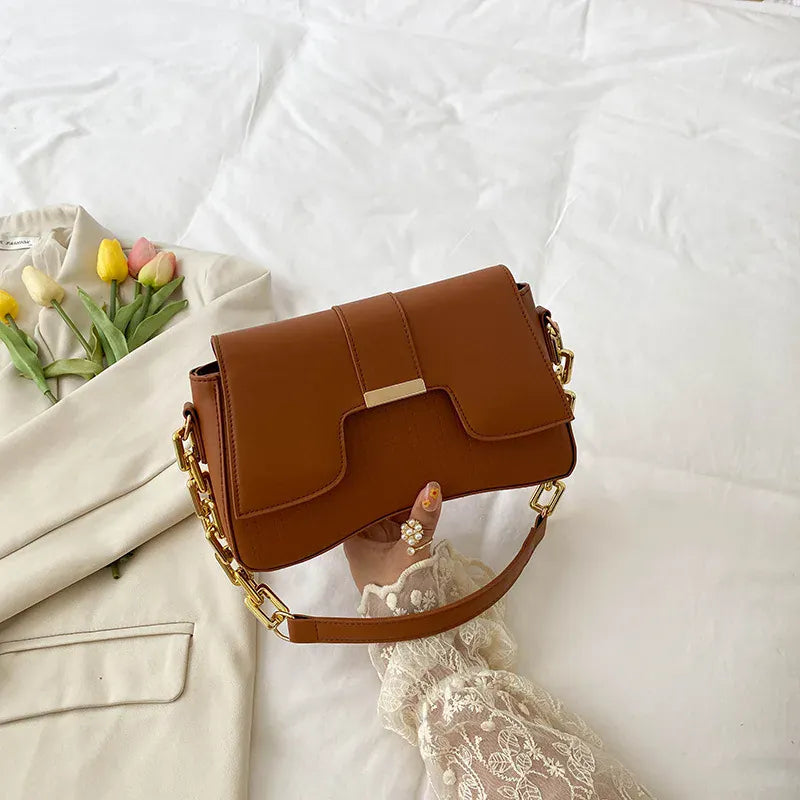 Celvera Tas Dames - Compacte Flap Tas met Gouden Ketting en Slot | Klassiek