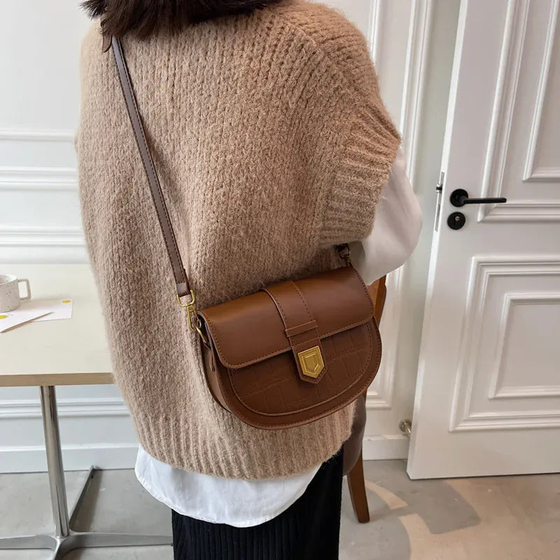 Celvera Crossbody Tas Dames - Halfmaan Saddle Bag met Gouden Slot | Chique