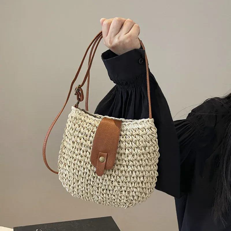 Celvera Tas Dames - Gevlochten Crossbody met Klep en Drukknoop | Zomer