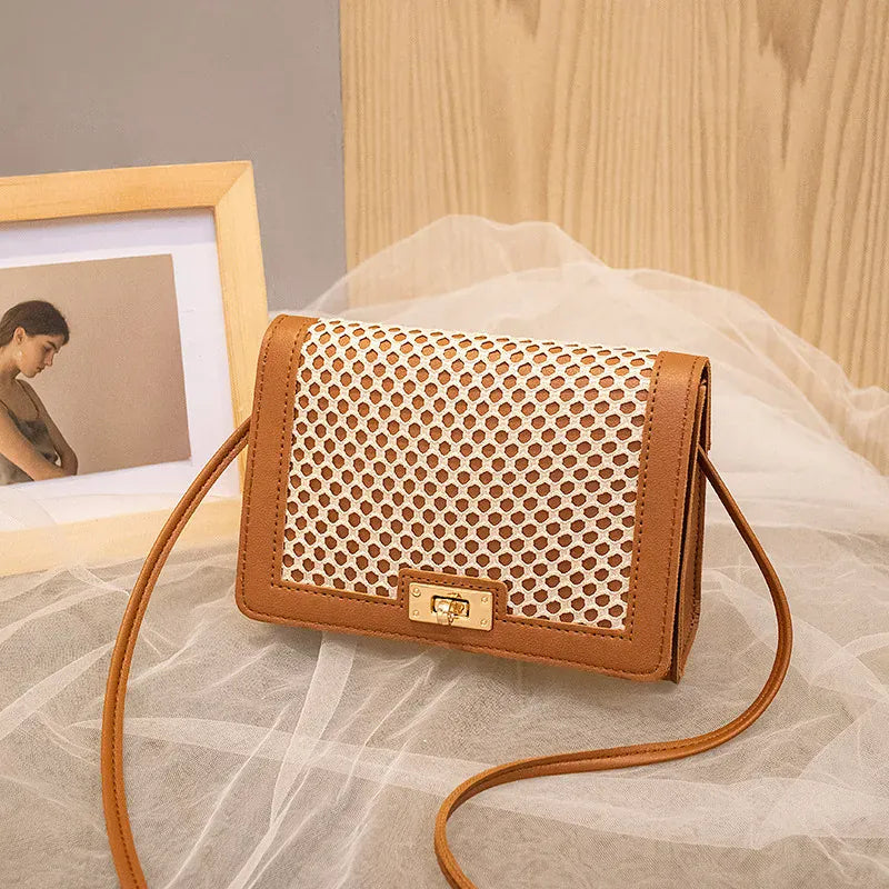 Celvera Tas Dames - Gevlochten Crossbody met Gouden Draaislot | Zomer