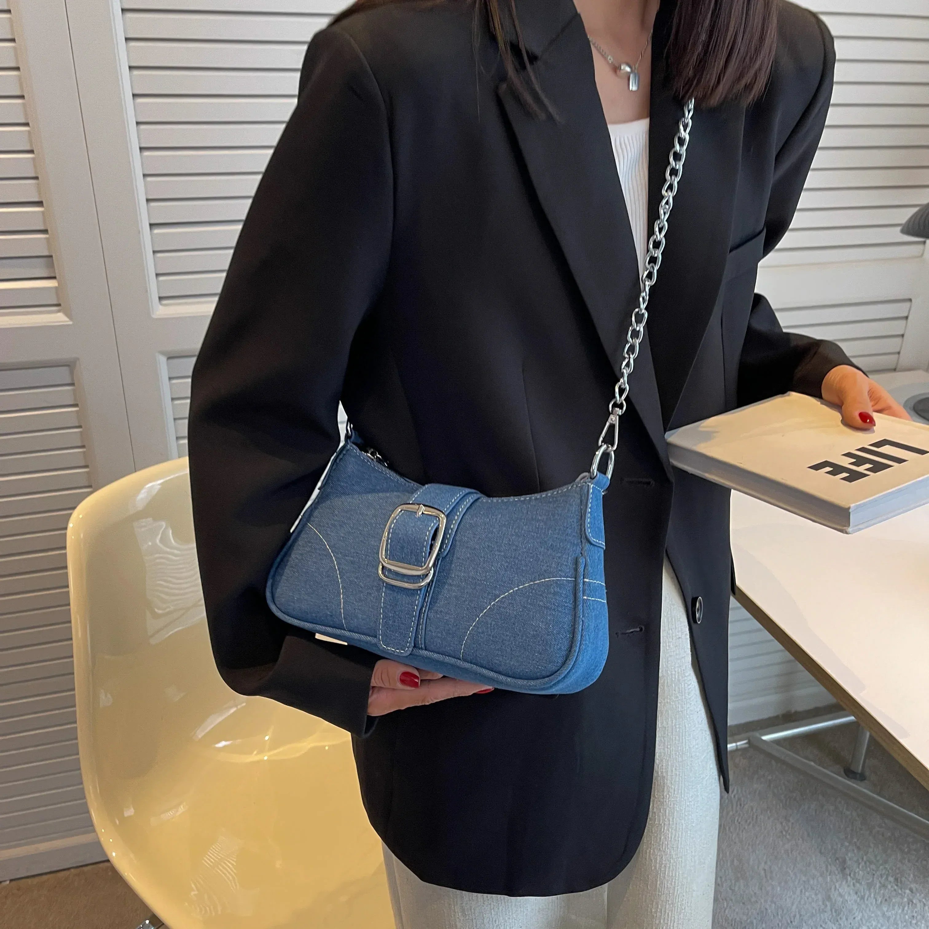 Celvera Tas Dames - Compact Model met Ketting en Gespsluiting | Casual