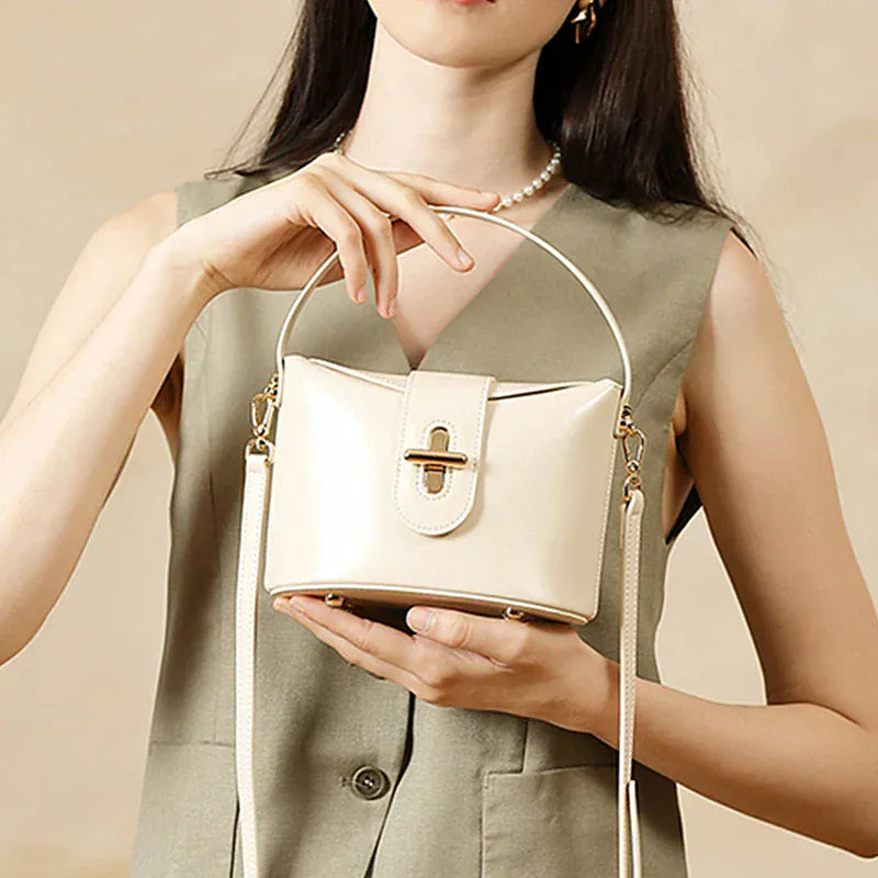 Celvera Tas Dames - Compacte Handtas met Gouden Draaislot en Flap | Chique