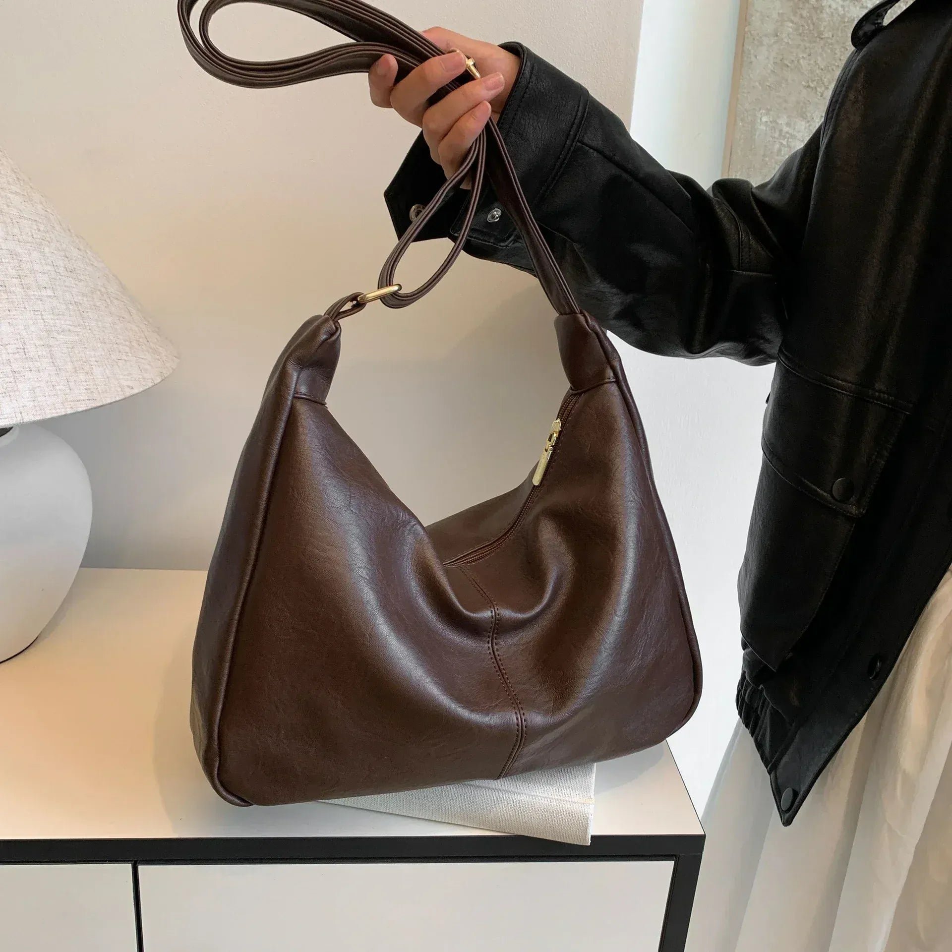 Celvera Stijlvolle schoudertas voor dames – soepel, ruim en elegant