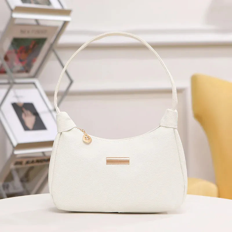 Celvera Schoudertas Dames - Halfmaan Hobo Bag met Gouden Label | Chique