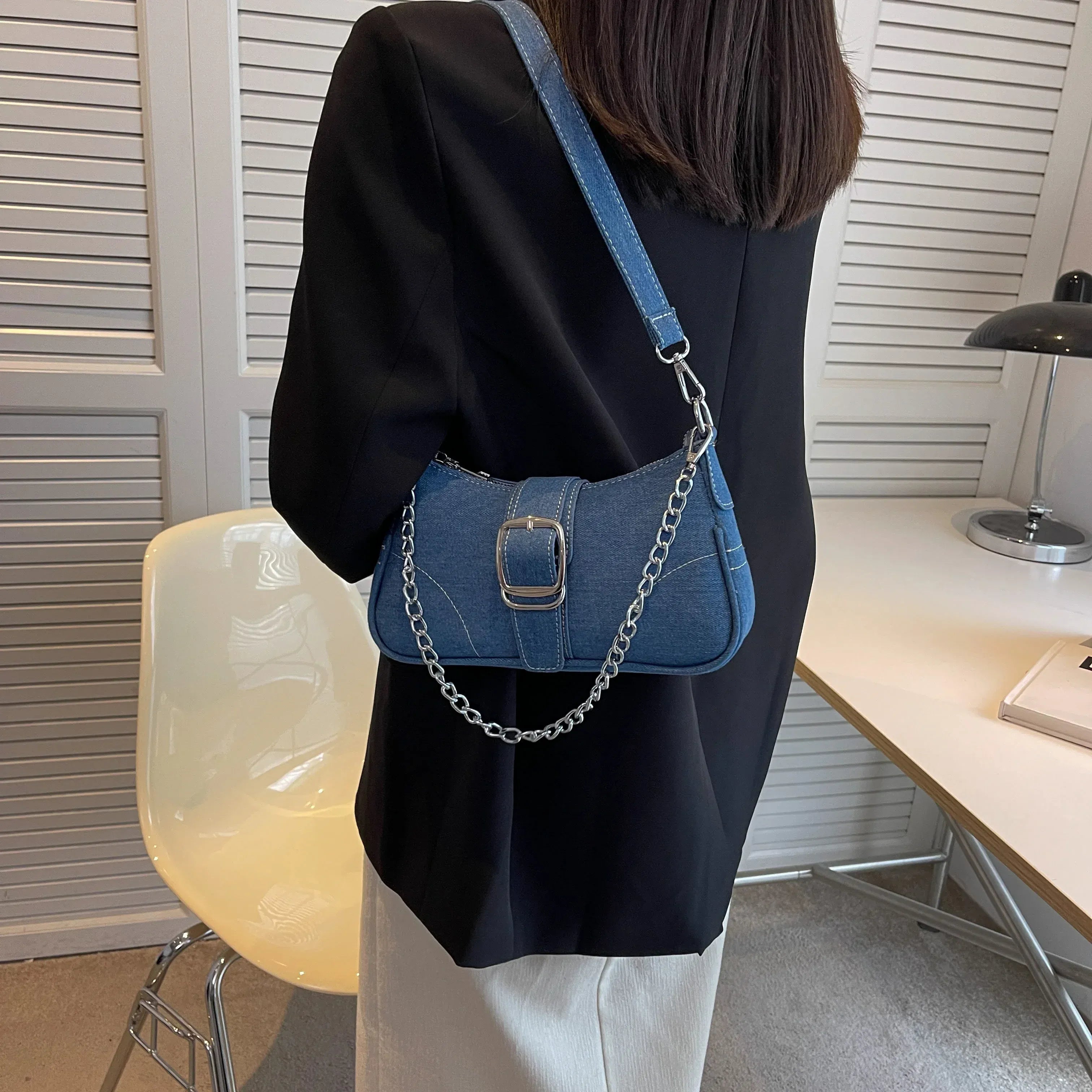Celvera Tas Dames - Compact Model met Ketting en Gespsluiting | Casual