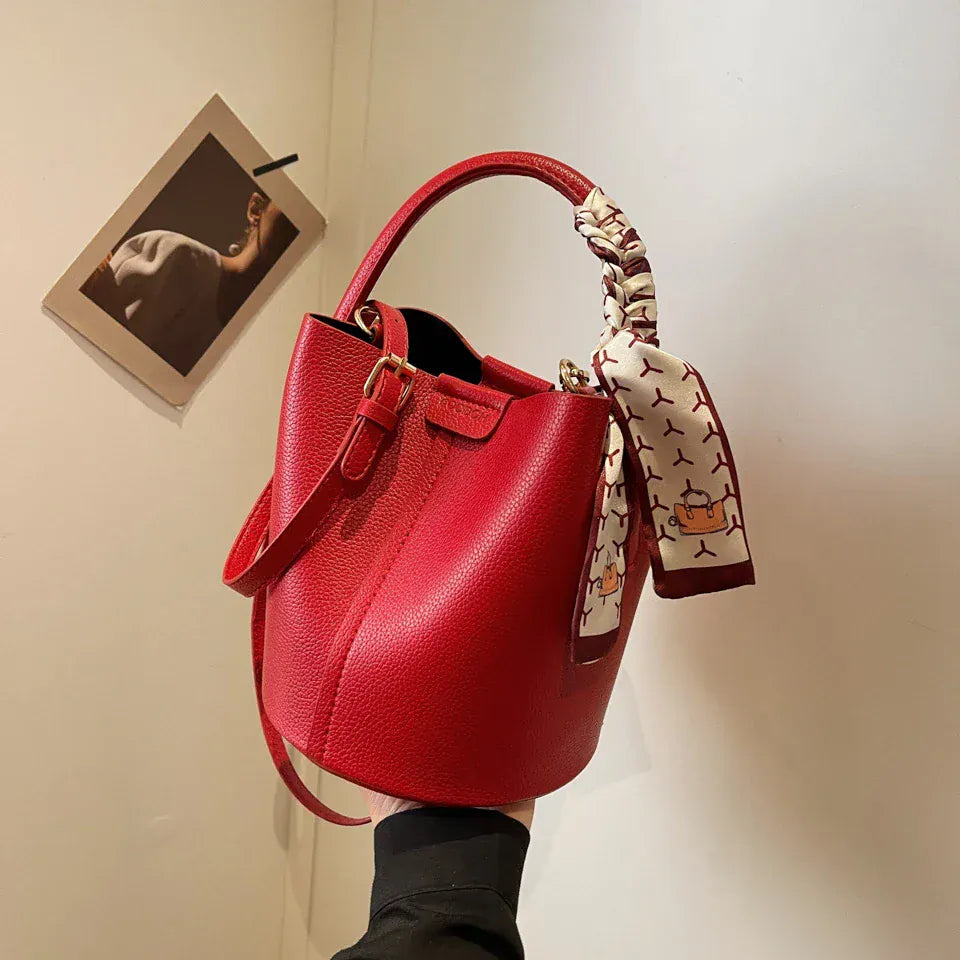Celvera Tas Dames - Bucket Bag met Sjaaltje en Gouden Hardware | Chique