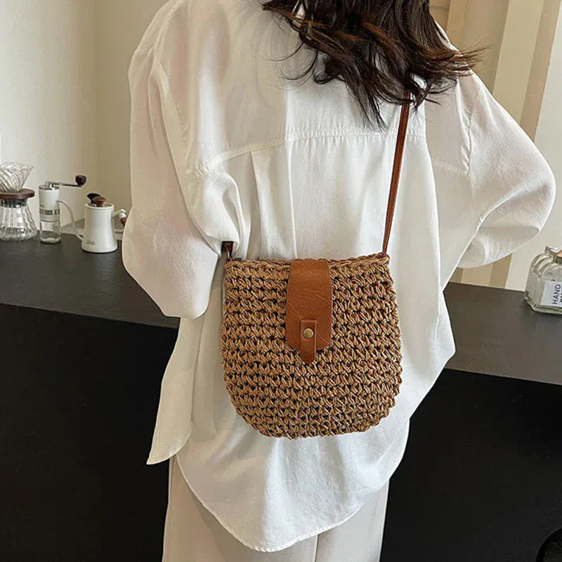 Celvera Tas Dames - Gevlochten Crossbody met Klep en Drukknoop | Zomer