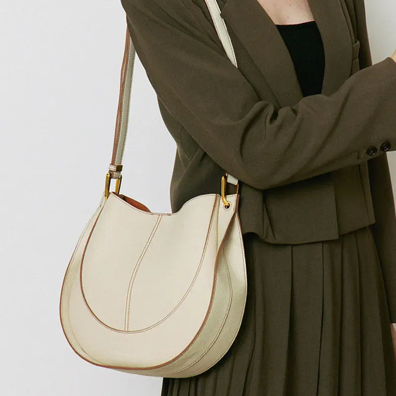 Celvera Tas Dames - Halfmaan Crossbody met Stiksels en Goud | Klassiek