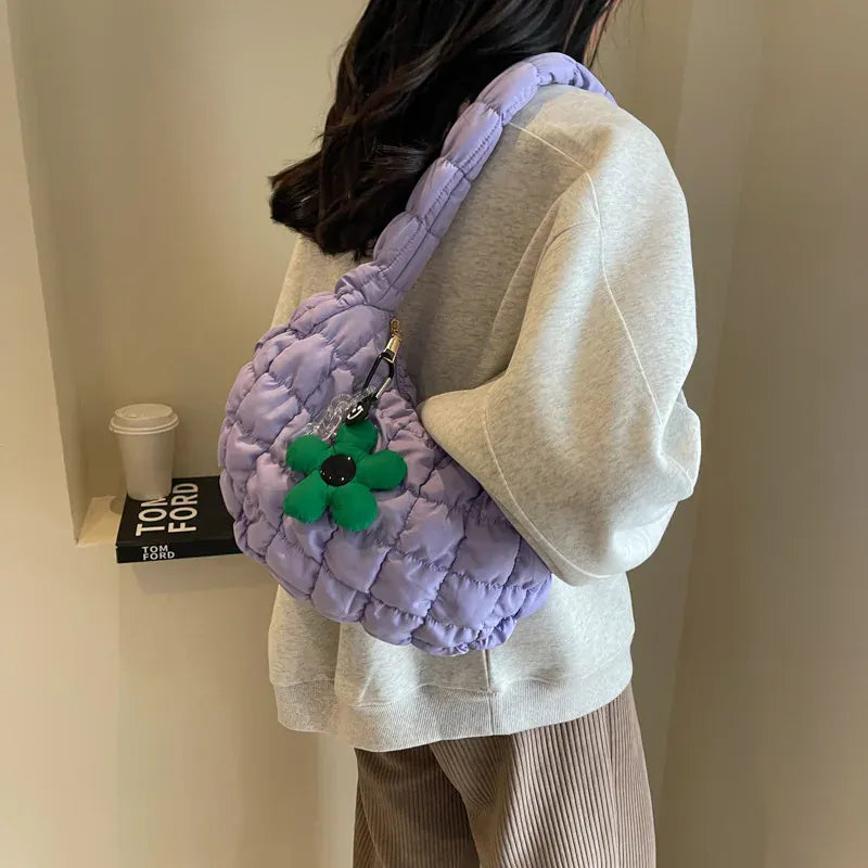 Celvera Tas Dames - Gewatteerde Hobo Tas met Bloem Bedeltje | Casual