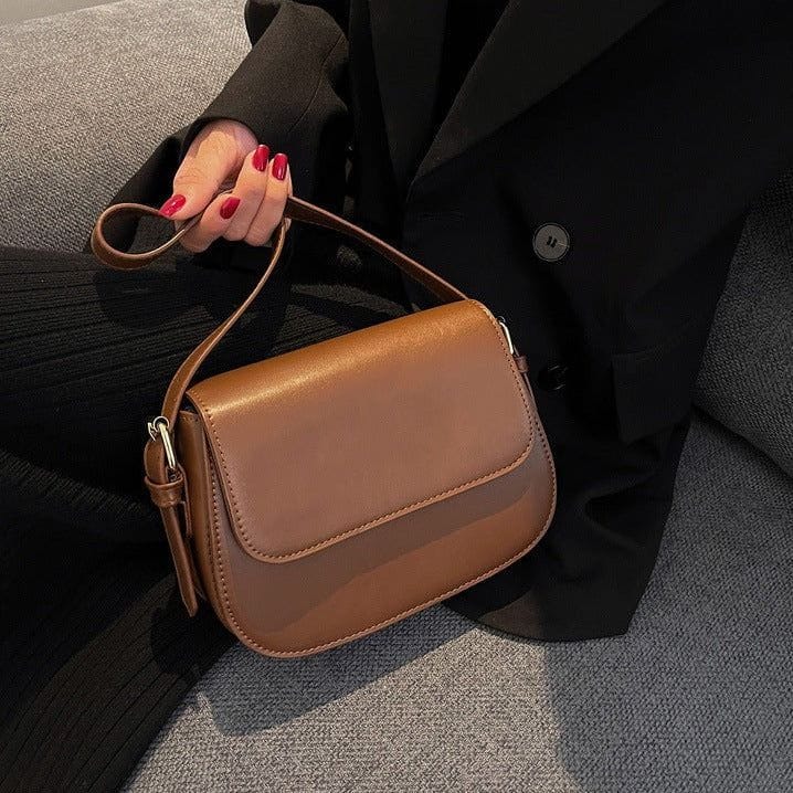Celvera Tas Dames - Compacte Saddle Bag met Klepje en Schouderband | Klassiek
