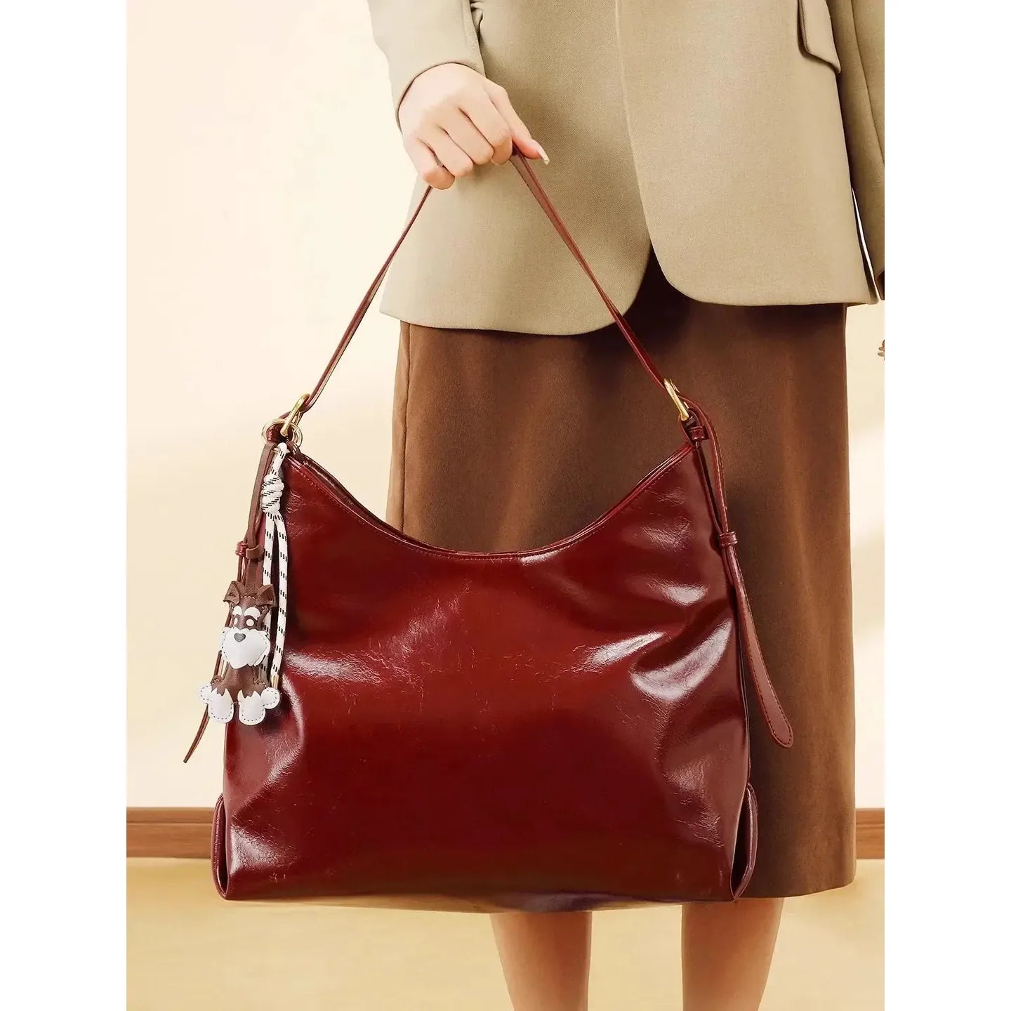 Celvera Tas Dames - Glanzende Schoudertas met Parel Sleutelhanger | Chique