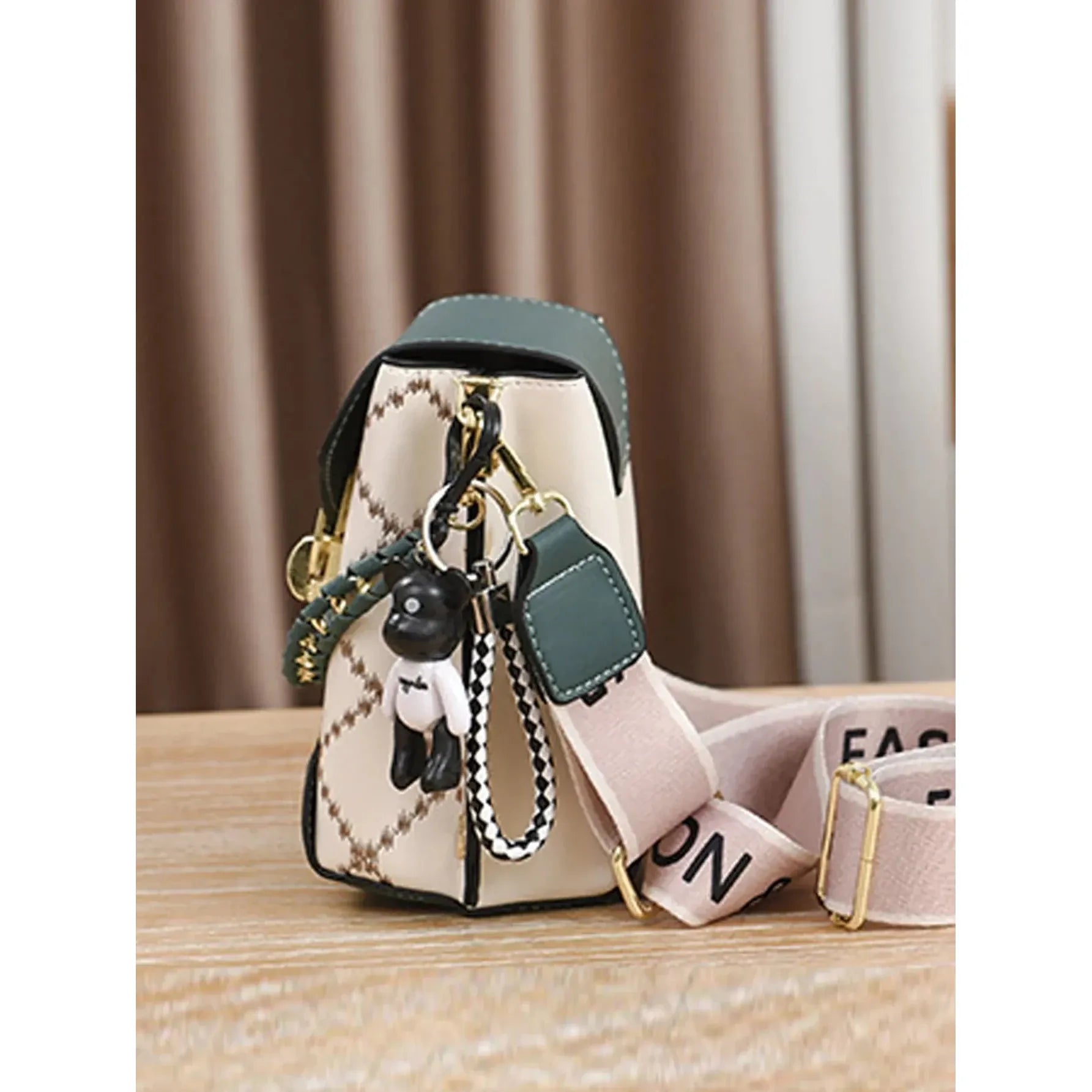 Celvera Tas Dames - Flap Tas met Logo Band en Pop Bedeltje | Chique
