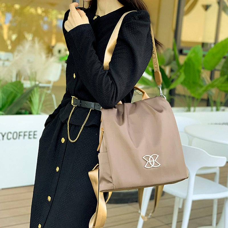 Celvera Tas Dames - Lichtgewicht Rugzak met Sierlijk Metalen Embleem en Contrast Bies | Casual