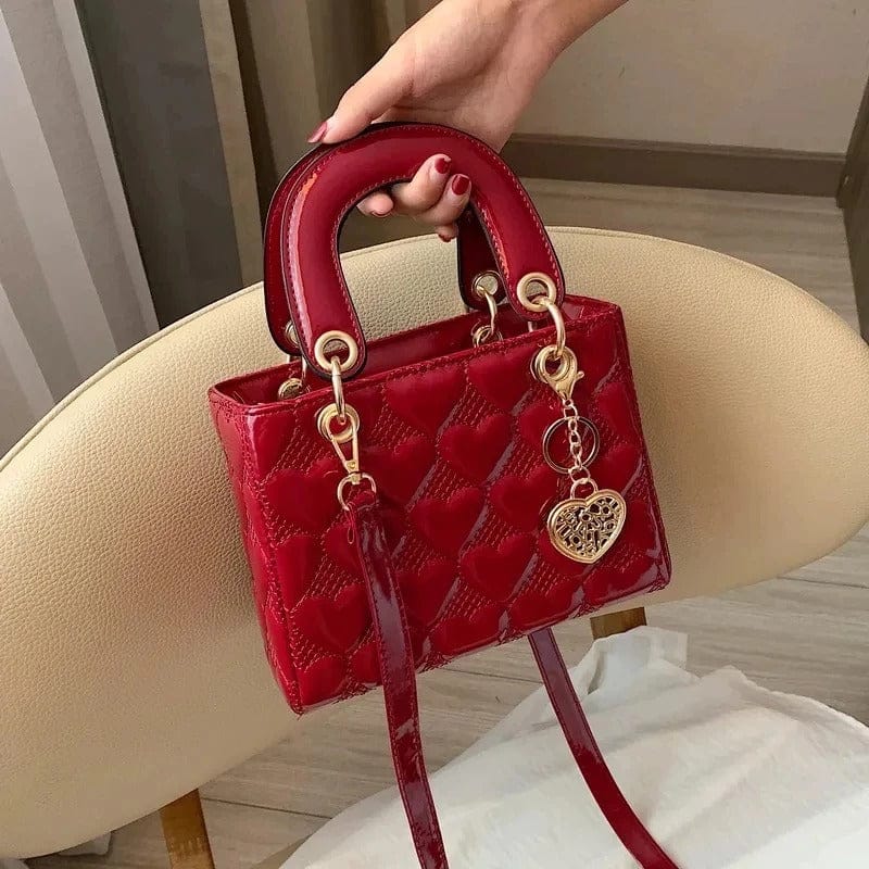 Celvera Tas Dames - Compacte Glanzende Handtas met Hartmotief en Gouden Hanger | Chique