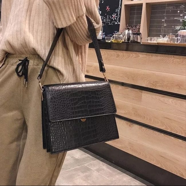Celvera Compacte crossbody schoudertas met crocoprint in leer