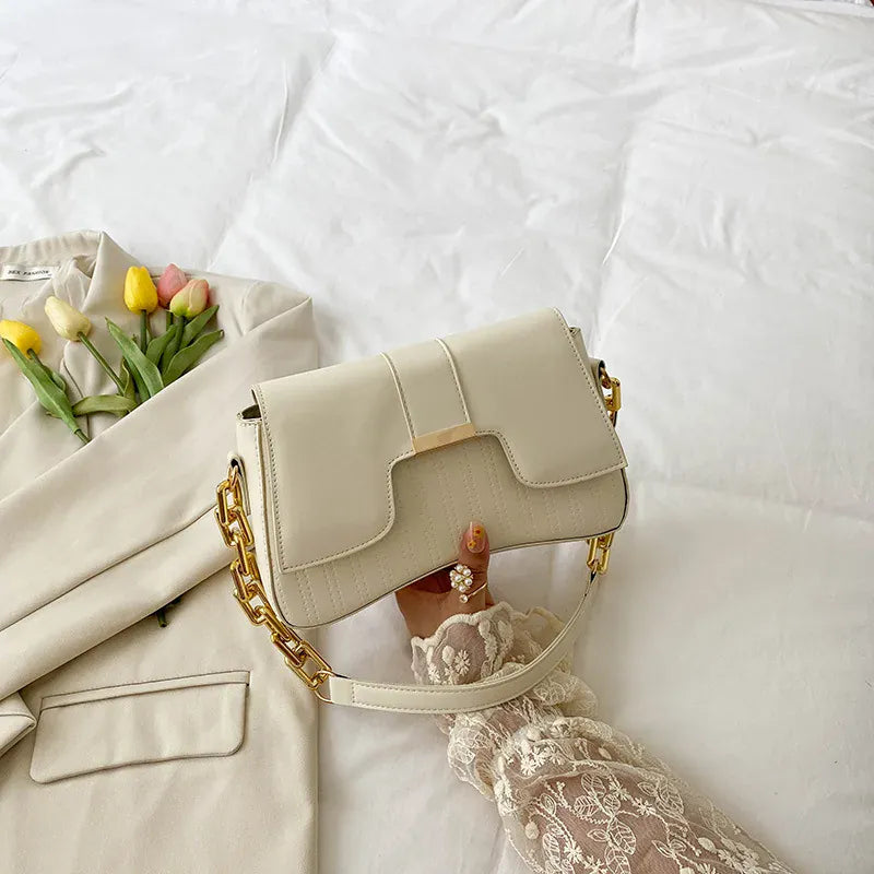 Celvera Tas Dames - Compacte Flap Tas met Gouden Ketting en Slot | Klassiek