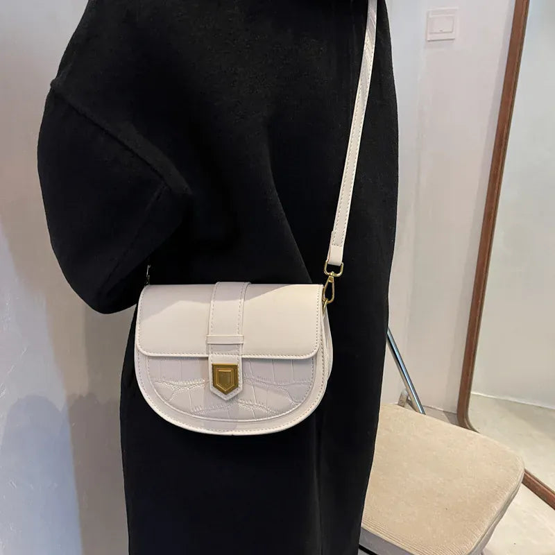 Celvera Crossbody Tas Dames - Halfmaan Saddle Bag met Gouden Slot | Chique