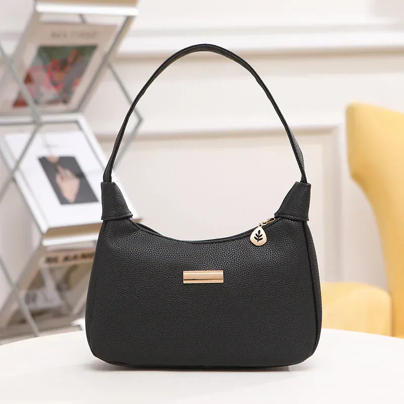 Celvera Schoudertas Dames - Halfmaan Hobo Bag met Gouden Label | Chique