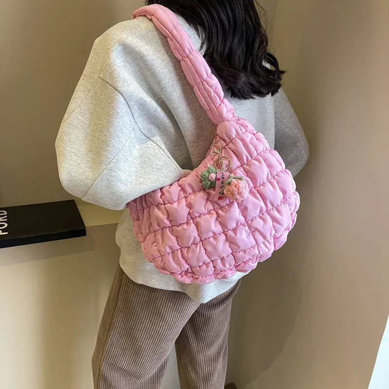 Celvera Tas Dames - Gewatteerde Hobo Tas met Bloem Bedeltje | Casual