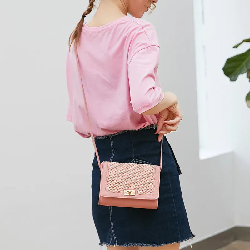 Celvera Tas Dames - Gevlochten Crossbody met Gouden Draaislot | Zomer