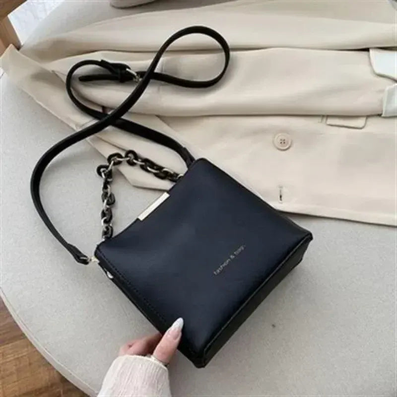 Celvera Tas Dames - Strakke Bucket Bag met Dikke Ketting en Riem | Chique