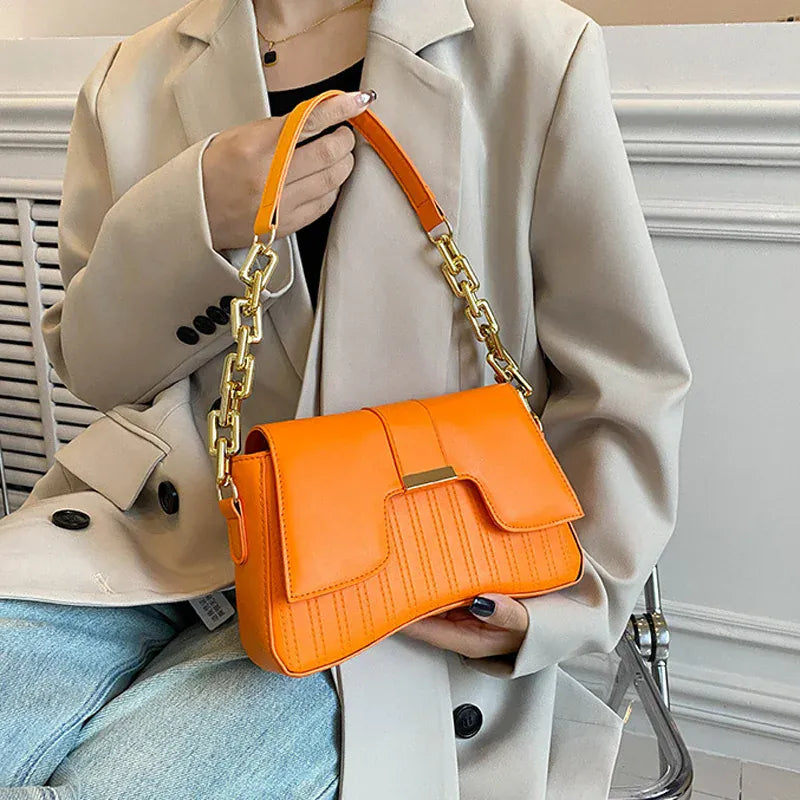 Celvera Tas Dames - Compacte Flap Tas met Gouden Ketting en Slot | Klassiek