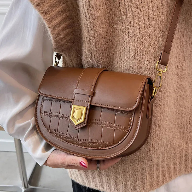 Celvera Crossbody Tas Dames - Halfmaan Saddle Bag met Gouden Slot | Chique