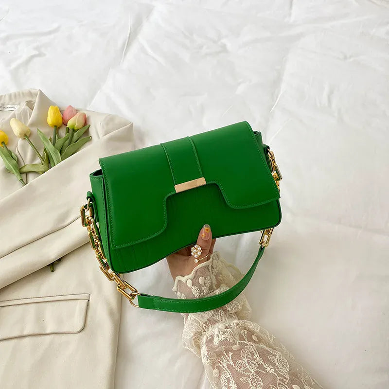 Celvera Tas Dames - Compacte Flap Tas met Gouden Ketting en Slot | Klassiek