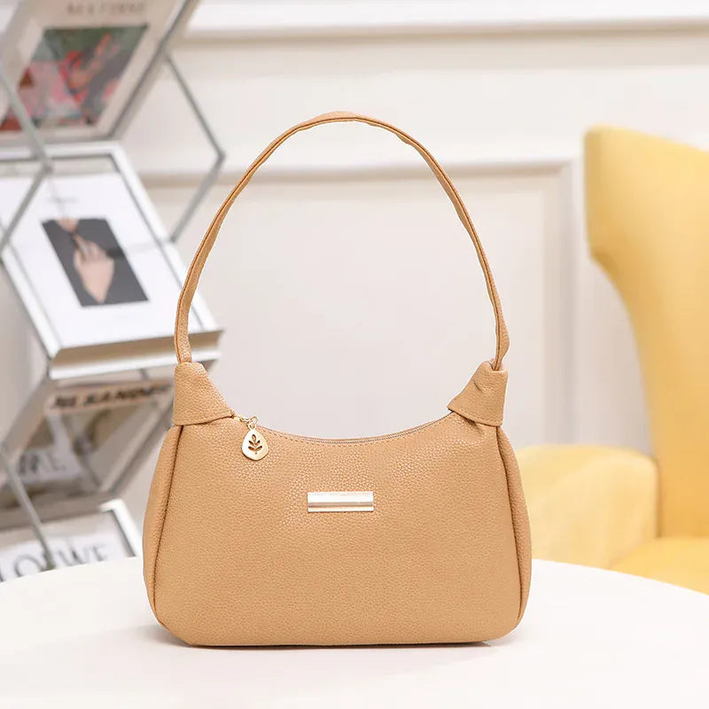 Celvera Schoudertas Dames - Halfmaan Hobo Bag met Gouden Label | Chique