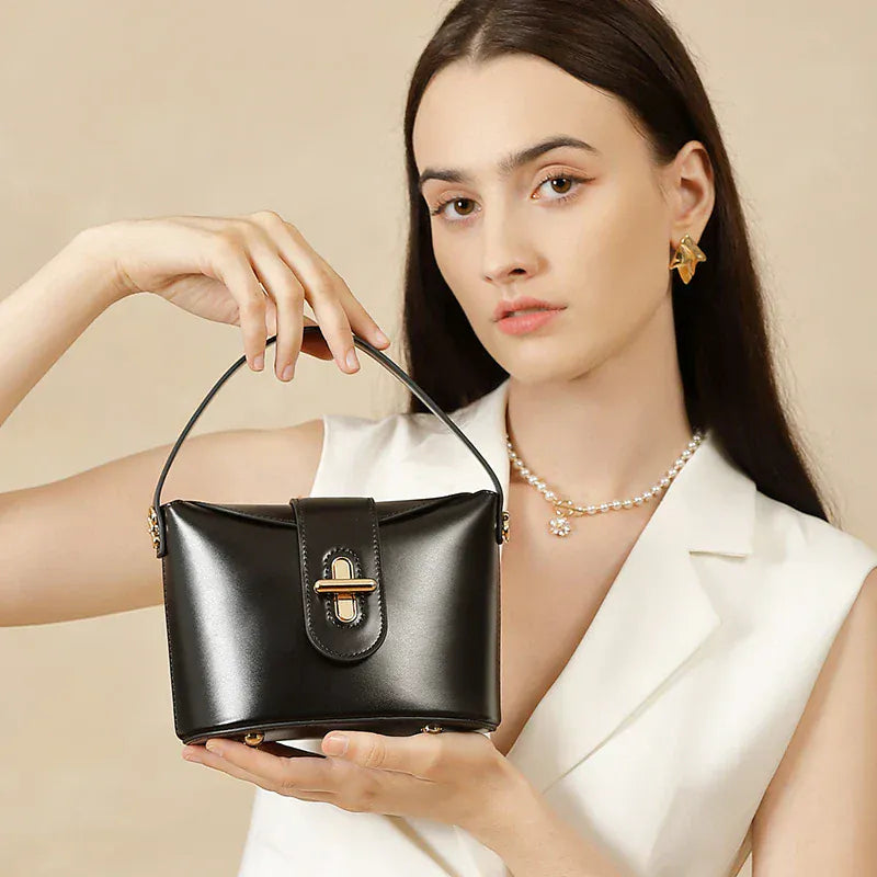 Celvera Tas Dames - Compacte Handtas met Gouden Draaislot en Flap | Chique