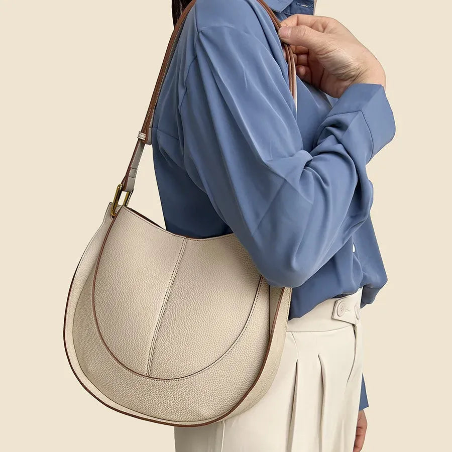 Celvera Tas Dames - Halfmaan Crossbody met Stiksels en Goud | Klassiek