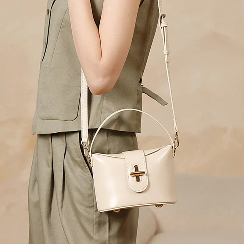 Celvera Tas Dames - Compacte Handtas met Gouden Draaislot en Flap | Chique