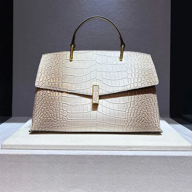 Celvera Tas Dames - Flap Tas met Logo Band en Bedeltje | Chique