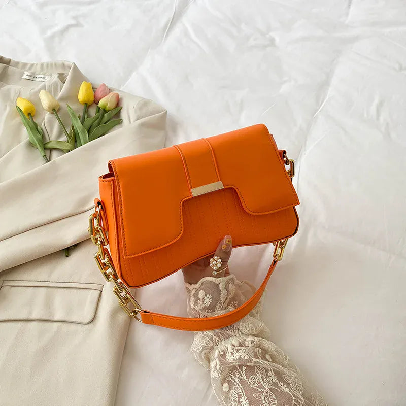 Celvera Tas Dames - Compacte Flap Tas met Gouden Ketting en Slot | Klassiek
