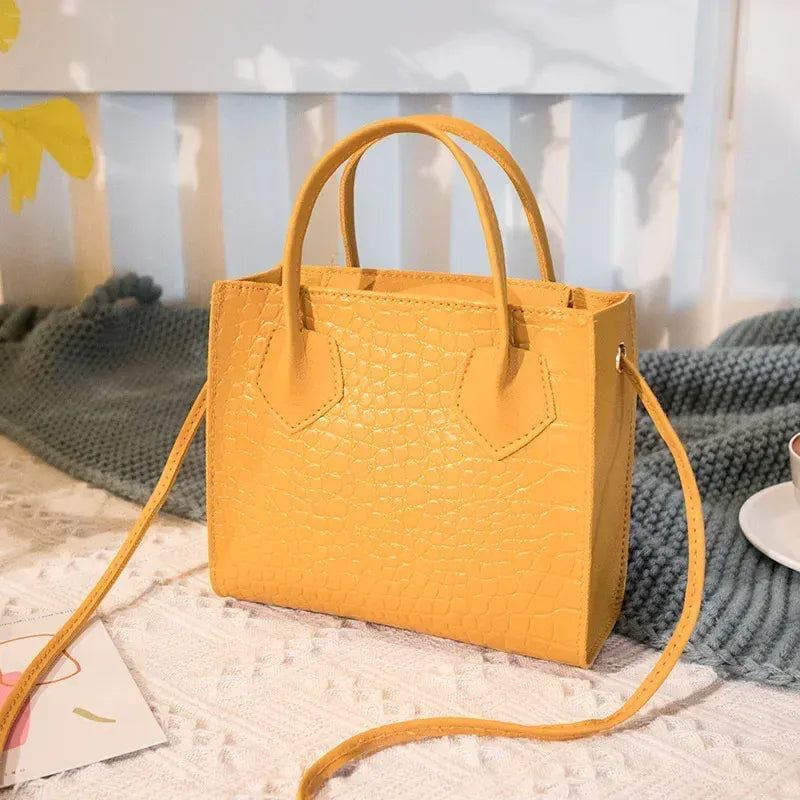 Celvera Tas Dames - Compacte Handtas met Krokodil Reliëf en Flap | Klassiek