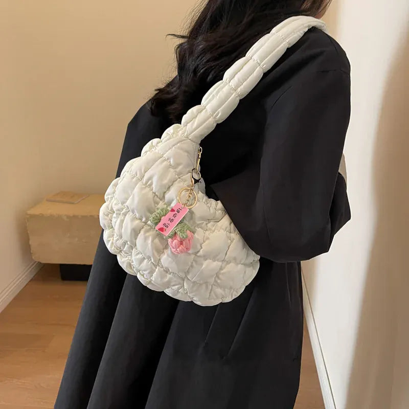Celvera Tas Dames - Gewatteerde Hobo Tas met Bloem Bedeltje | Casual