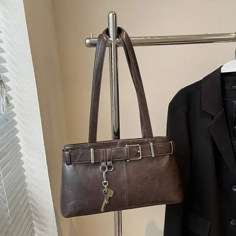 Celvera Tas Dames - Langwerpige Schoudertas met Gesp en Sleutelhanger | Stoer