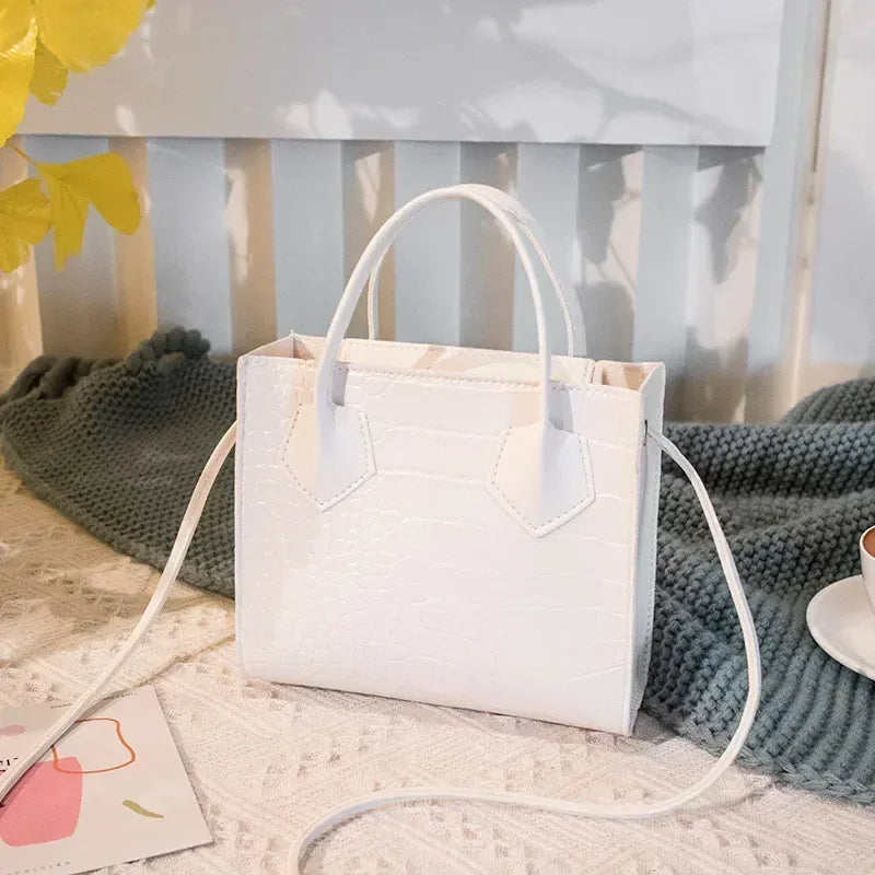 Celvera Tas Dames - Compacte Handtas met Krokodil Reliëf en Flap | Klassiek