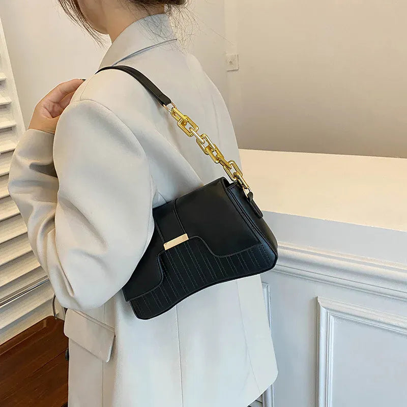 Celvera Tas Dames - Compacte Flap Tas met Gouden Ketting en Slot | Klassiek
