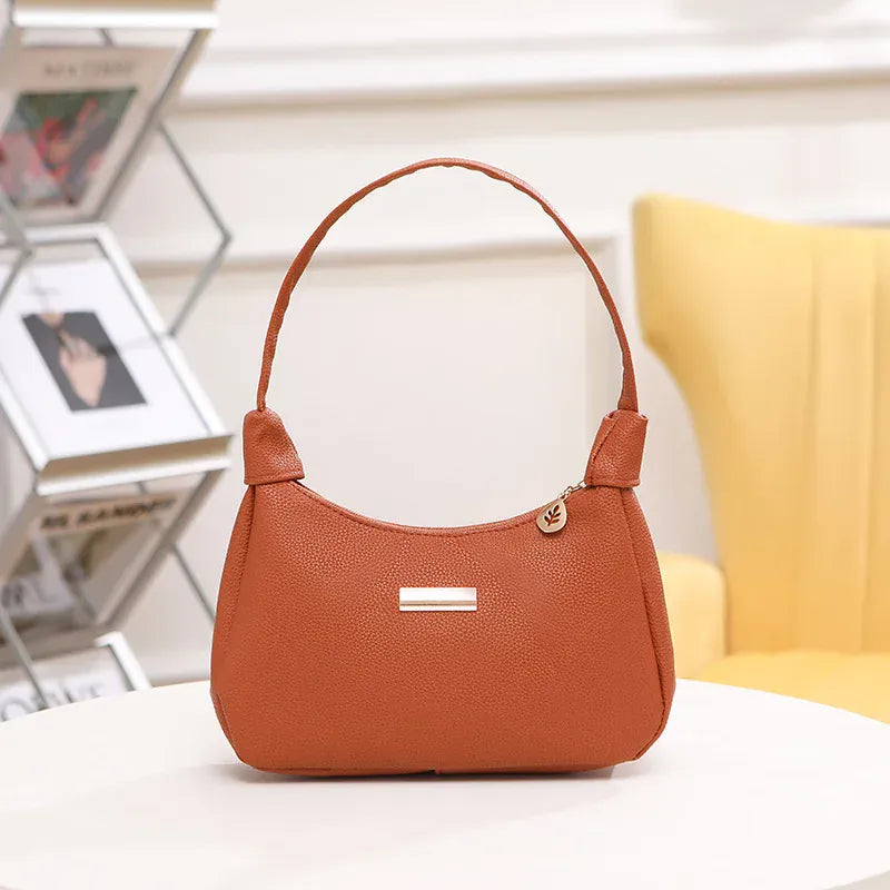 Celvera Schoudertas Dames - Halfmaan Hobo Bag met Gouden Label | Chique