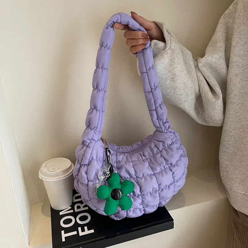 Celvera Tas Dames - Gewatteerde Hobo Tas met Bloem Bedeltje | Casual