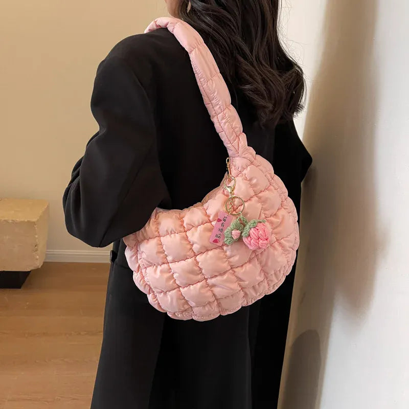 Celvera Tas Dames - Gewatteerde Hobo Tas met Bloem Bedeltje | Casual