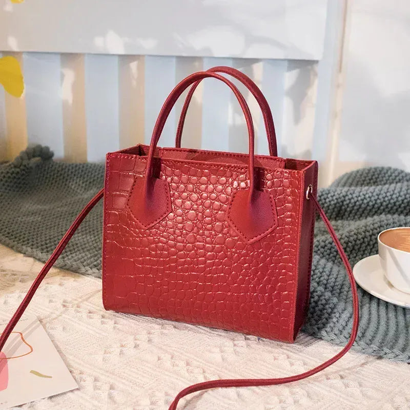 Celvera Tas Dames - Compacte Handtas met Krokodil Reliëf en Flap | Klassiek
