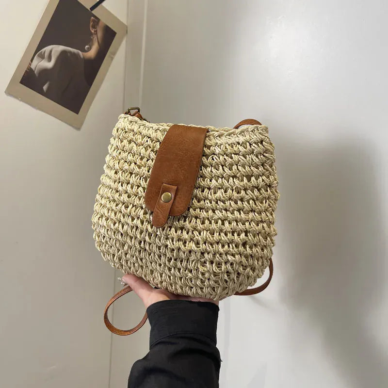 Celvera Tas Dames - Gevlochten Crossbody met Klep en Drukknoop | Zomer