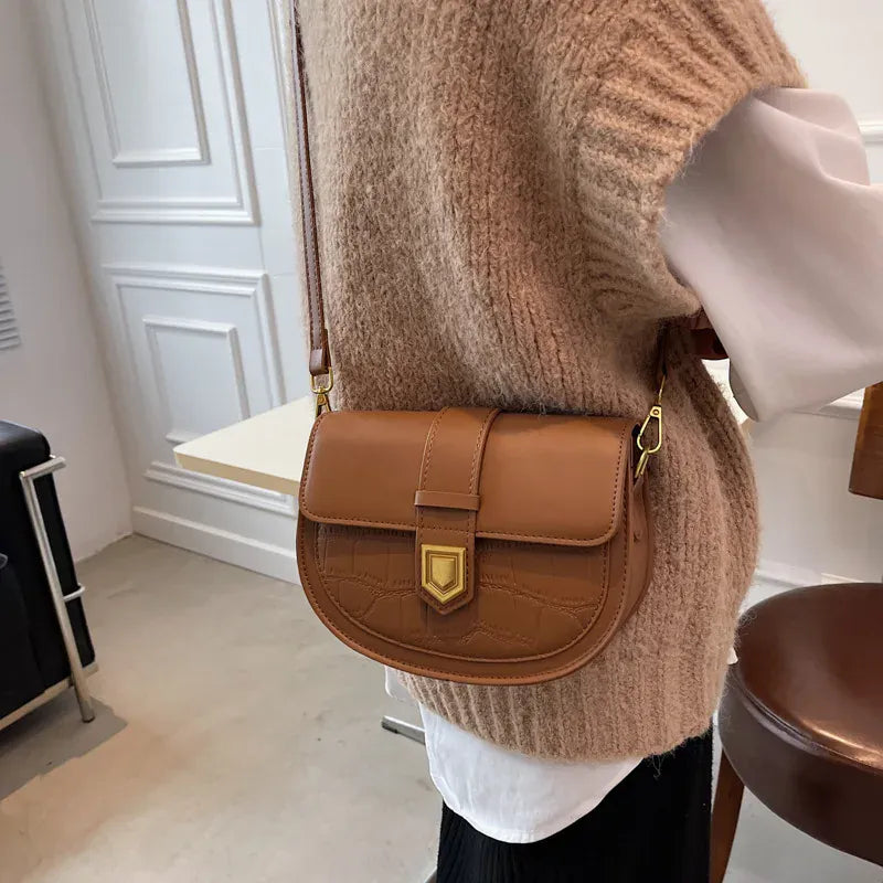 Celvera Crossbody Tas Dames - Halfmaan Saddle Bag met Gouden Slot | Chique