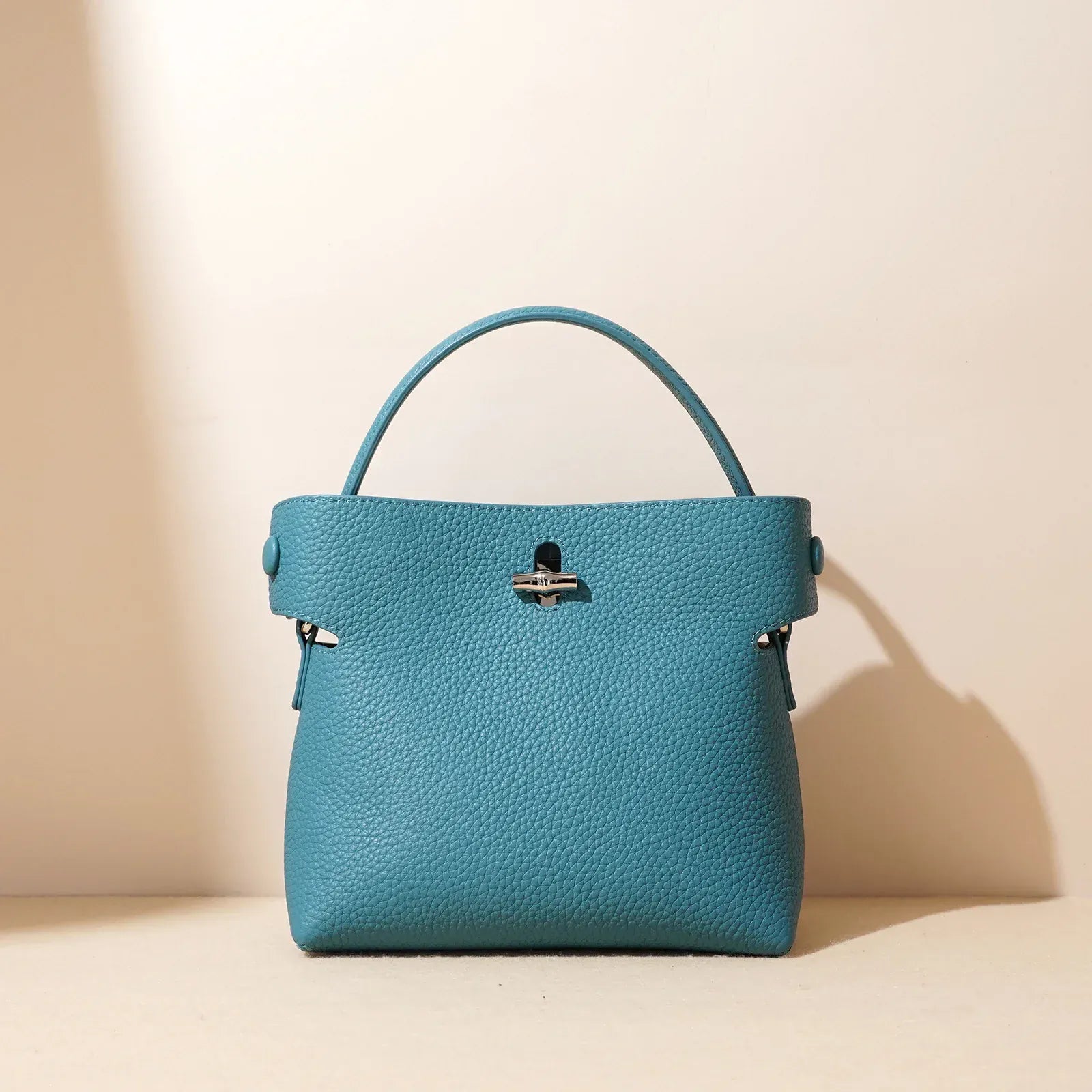 Celvera Tas Dames - Gestructureerde Handtas met Draaislot en Studs | Chique